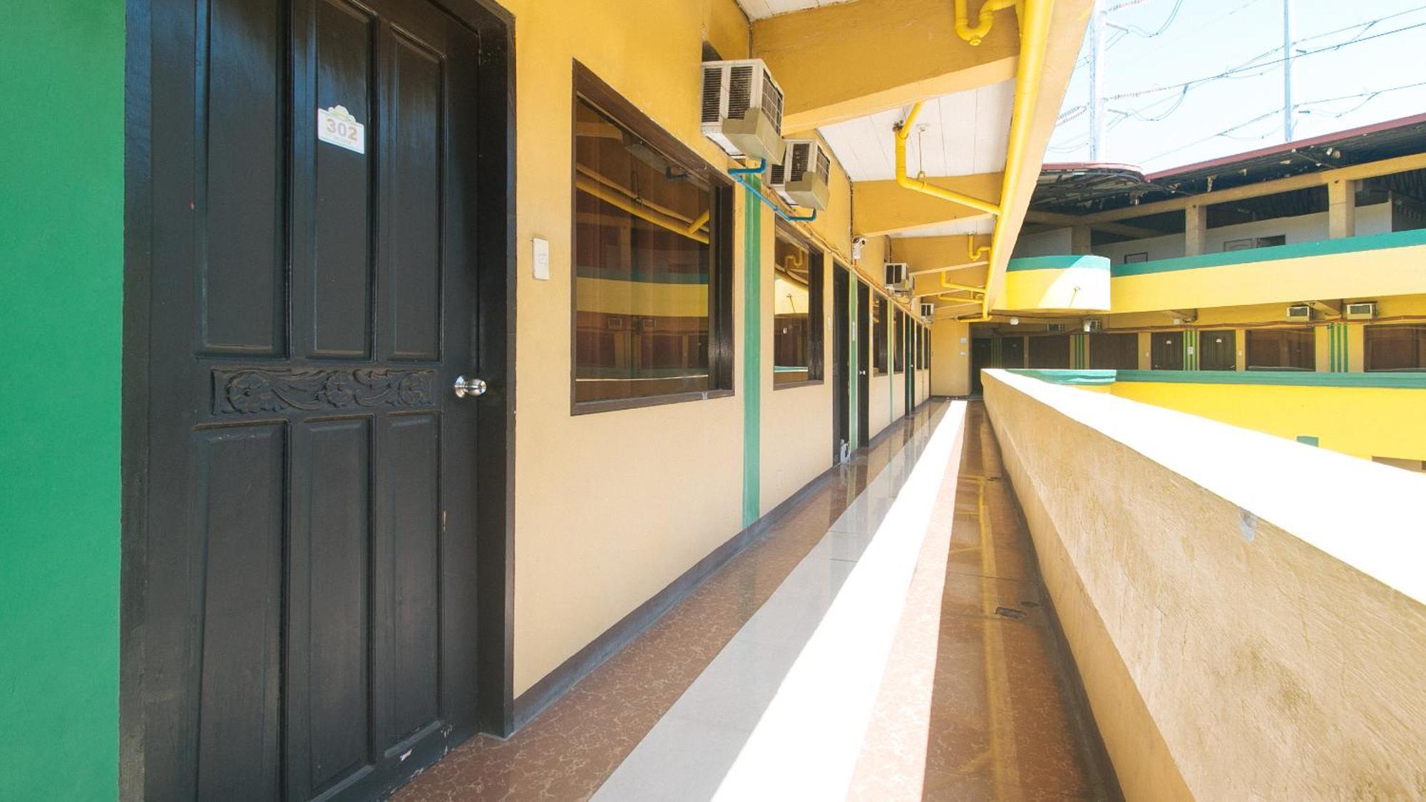 Reddoorz Near Sm City Muntinlupa San Pedro  Exterior photo